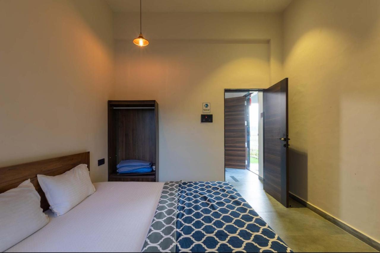 Two Villa By Stayvista With Infinity Pool, Farm & Mountain Views, Modern Interiors Karjat Extérieur photo